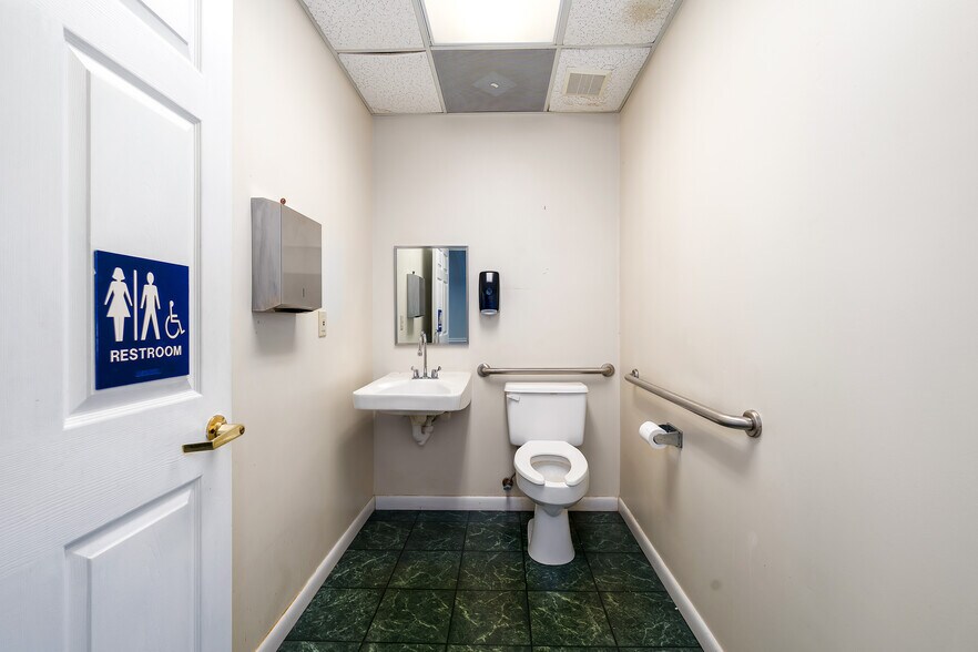 More Photos Of 5547 1st Ave N, Birmingham Freestanding For Sale