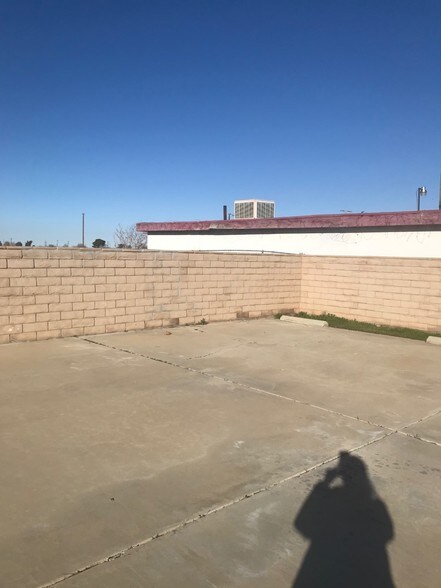 More Photos Of 1249 Palmdale Blvd, Palmdale Freestanding For Lease