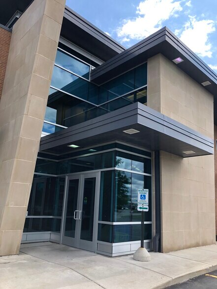 More Photos Of 4400 Calumet Ave, Manitowoc Office For Sale