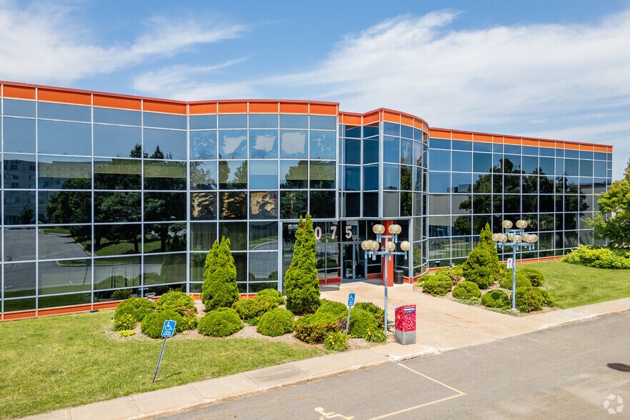 Primary Photo Of 7075 Pl Robert-Joncas, Saint-Laurent Light Distribution For Lease