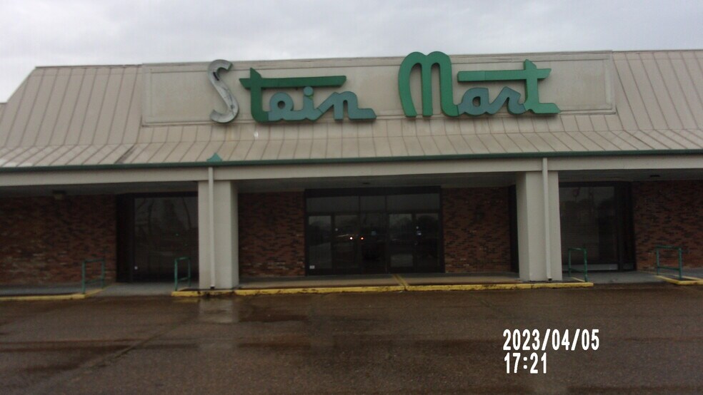 More Photos Of 1656 Martin Luther King Blvd N, Greenville Department Store For Sale