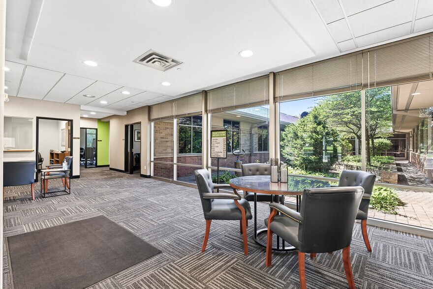 More Photos Of 5505 Cottonwood Ln, Prior Lake Office For Sale