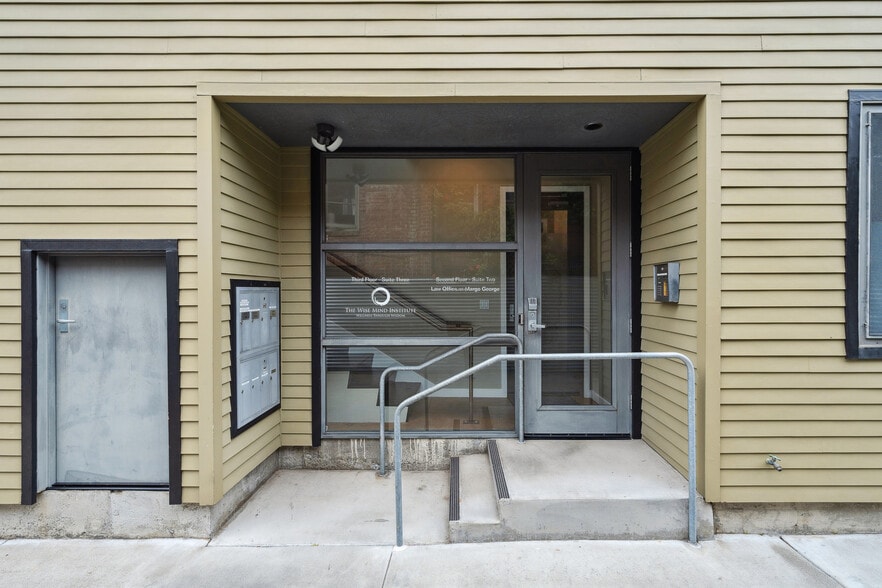 More Photos Of 1010 Grayson St, Berkeley Office Residential For Sale