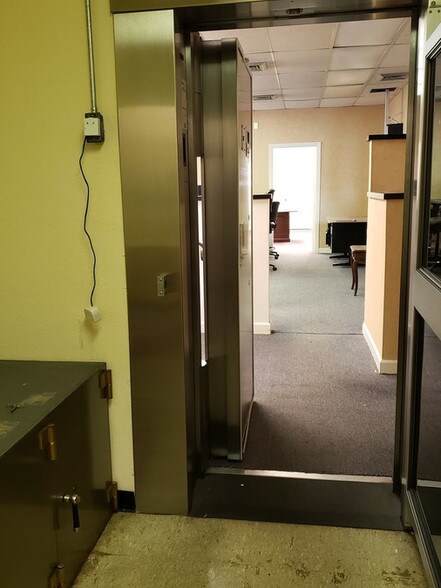 More Photos Of 201 Monroe St, Carthage Bank For Lease