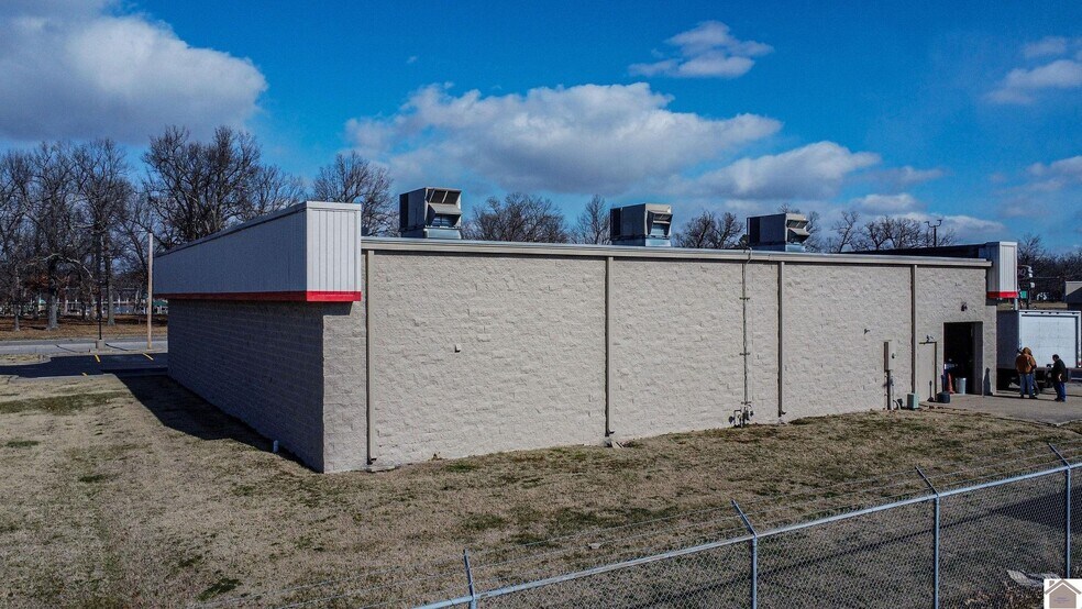 More Photos Of 2828 Park Ave, Paducah Freestanding For Lease