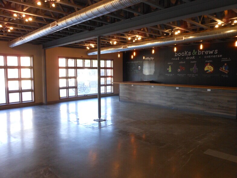 More Photos Of 643 Massachusetts Ave, Indianapolis Storefront For Lease