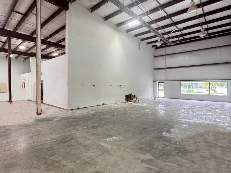 More Photos Of 12305 Cary Cir, La Vista Warehouse For Lease