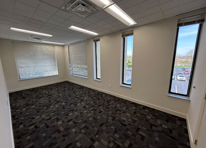 More Photos Of 5025 Arlington Centre Blvd, Upper Arlington Office Residential For Lease