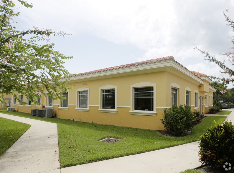 More Photos Of 3380 Woods Edge Cir, Bonita Springs Office For Lease