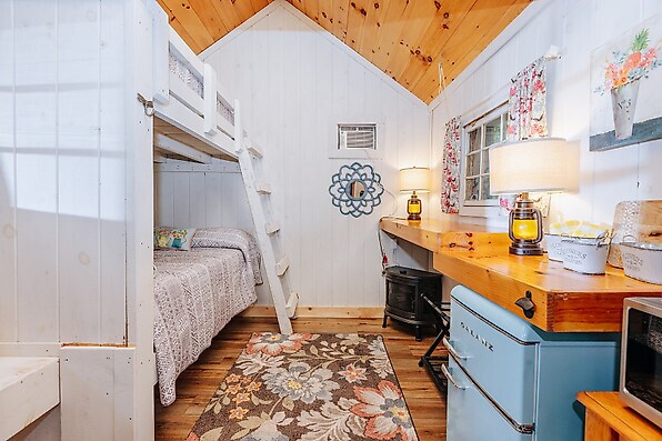 More Photos Of 935 State Route 313, Cambridge Hotel For Sale