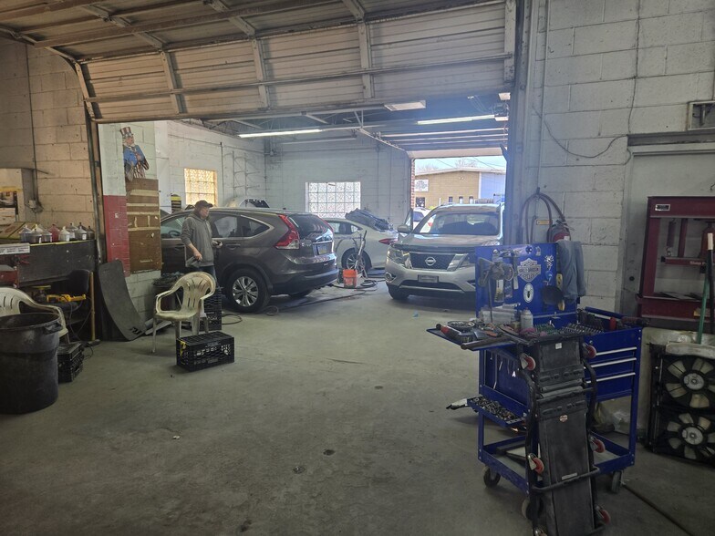 More Photos Of 300 W Oak Ln, Glenolden Auto Repair For Sale