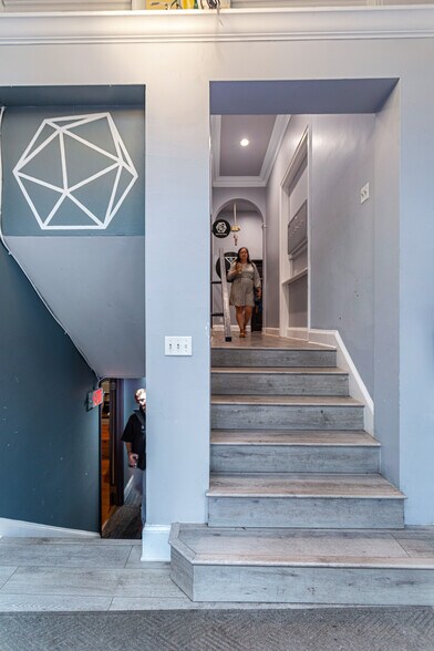 More Photos Of 2125-2129 Maryland Ave, Baltimore Office For Lease