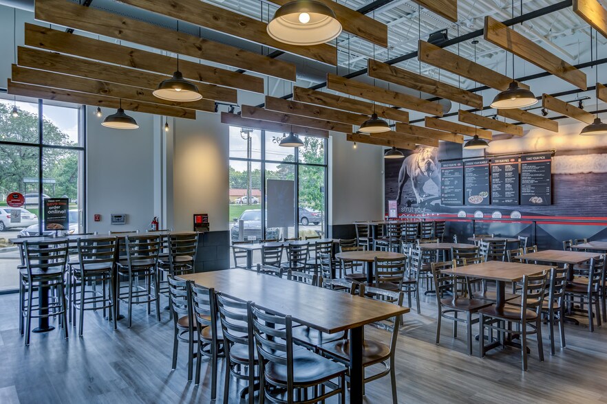 More Photos Of 6995 S Broadway Ave, Tyler Restaurant For Lease