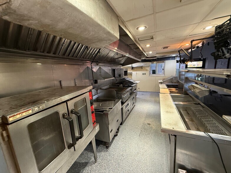 More Photos Of 2702 W Kennedy Blvd, Tampa Restaurant For Sale