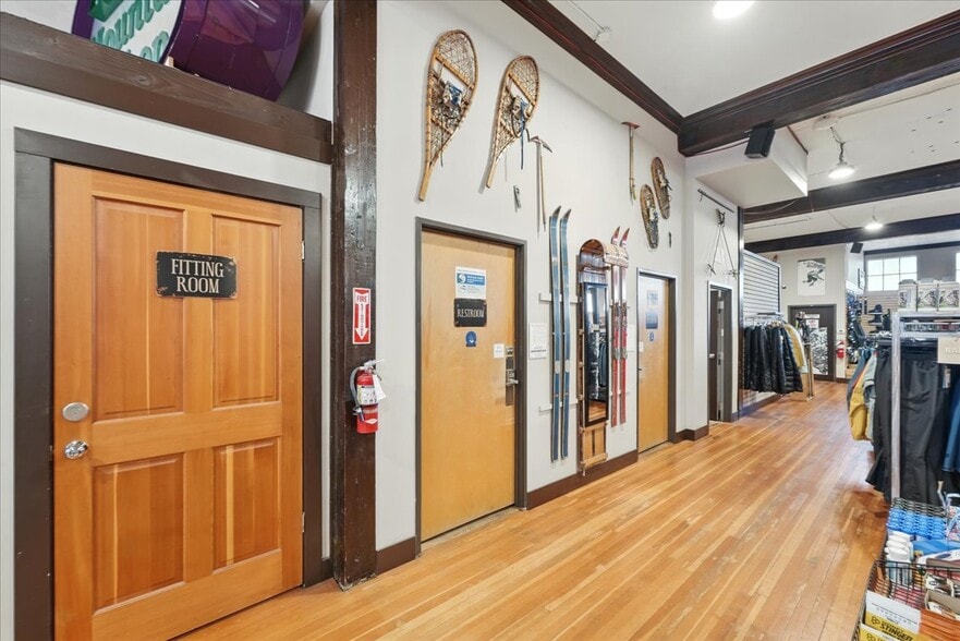 More Photos Of 2975 NE Sandy Blvd, Portland Storefront For Sale