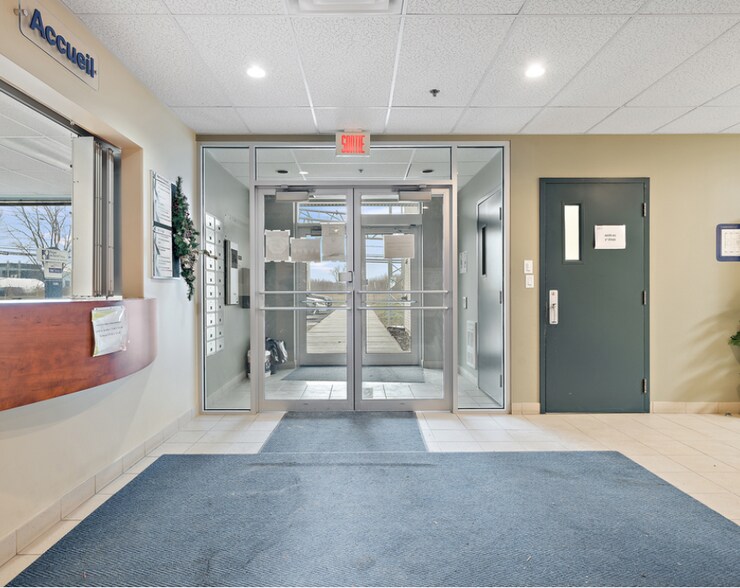 More Photos Of 1555 Boul Lionel-Boulet, Varennes Office For Lease
