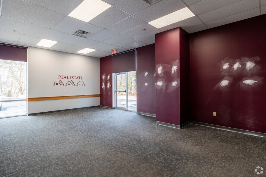 More Photos Of 175 Amherst St, Nashua Freestanding For Lease