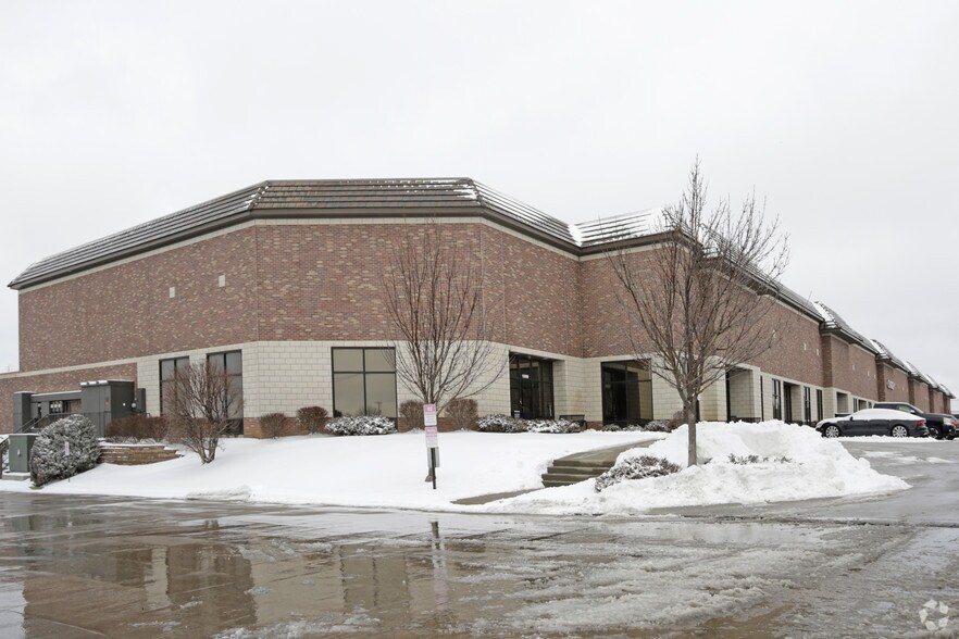 More Photos Of 10000-10098 Lackman Rd, Lenexa Flex For Lease