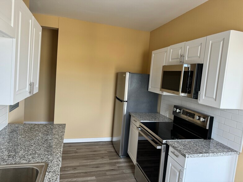 More Photos Of 1636 Central Ave, Middletown Apartments For Sale