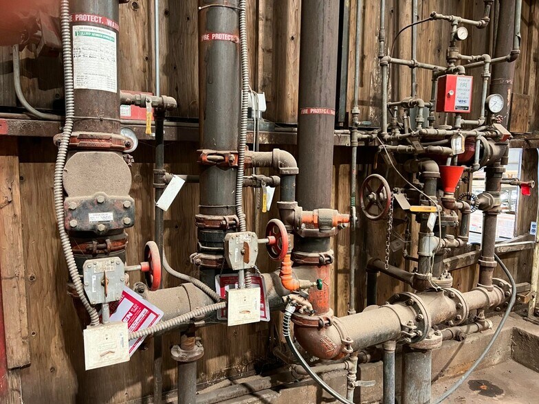More Photos Of 8380 Agate Rd, White City Manufacturing For Sale