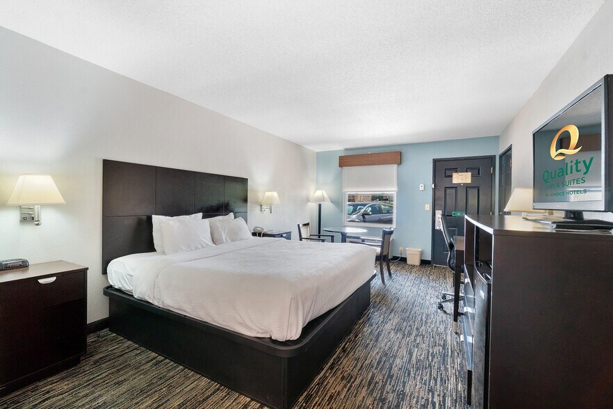 More Photos Of 107 Princeton Blvd, Adairsville Hotel For Sale
