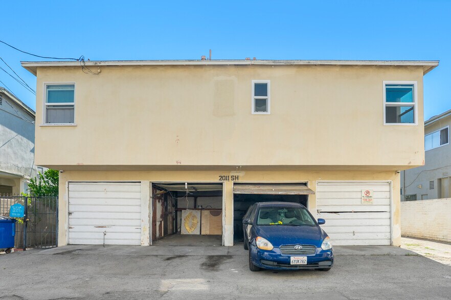 More Photos Of 2011 S Shenandoah St, Los Angeles Apartments For Sale