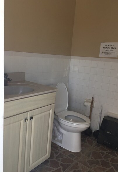 More Photos Of 12433 66th St N, Largo Storefront Retail Office For Sale