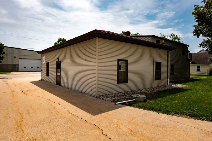More Photos Of 229 Idaho St, Oshkosh Industrial For Sale