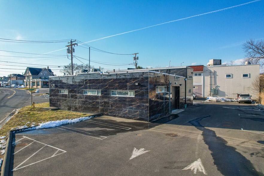 More Photos Of 180 Commerce Dr, Fairfield Auto Dealership For Sale