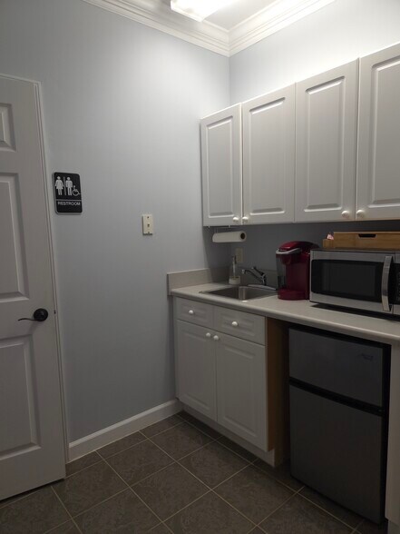 More Photos Of 705-711 Peninsula Dr, Davidson Office For Sale