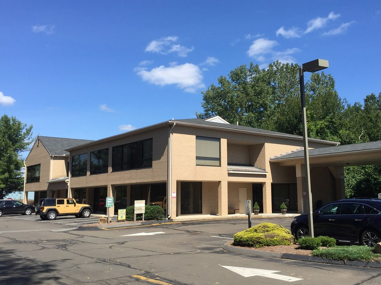 Primary Photo Of 705 Boston Post Rd, Guilford Storefront Retail Office For Lease