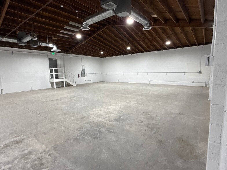 More Photos Of 3605 E 8th St, Los Angeles Distribution For Lease