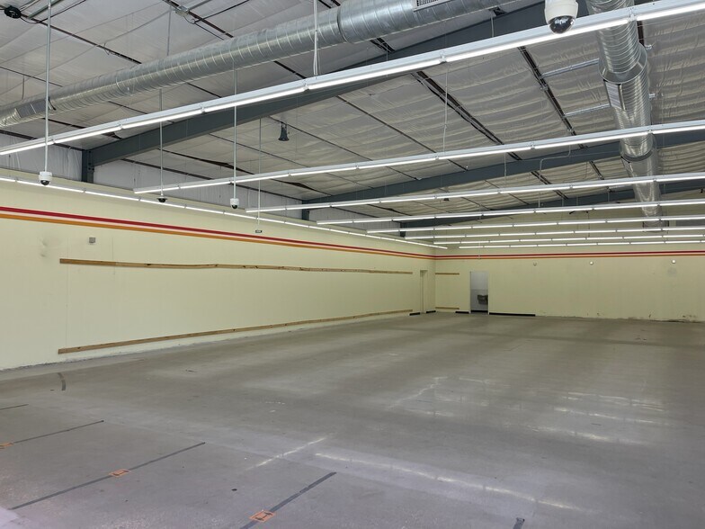 More Photos Of 44034 Highway 429, Saint Amant Freestanding For Lease