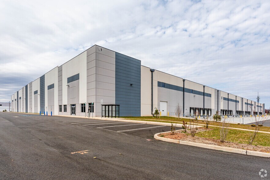 More Photos Of 1 Wiley Dr, Somerset Distribution For Lease