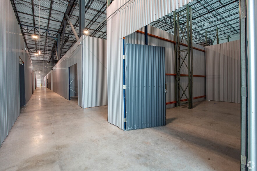 More Photos Of 250 E Sandford Blvd, Mount Vernon Warehouse For Lease