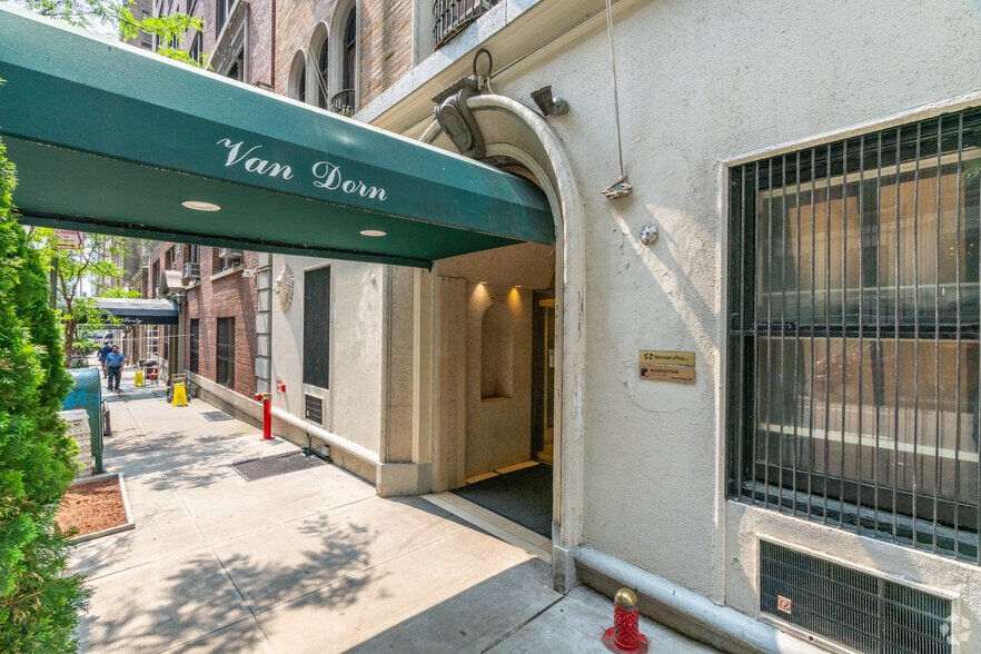 More Photos Of 150 W 58th St, New York Apartments For Lease