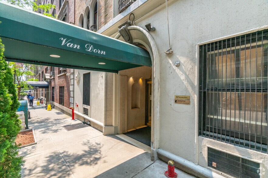 More Photos Of 150 W 58th St, New York Apartments For Lease