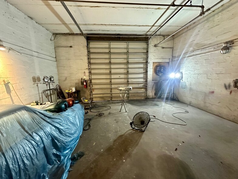 More Photos Of 1002 SE 9th St, Cape Coral Service For Sale