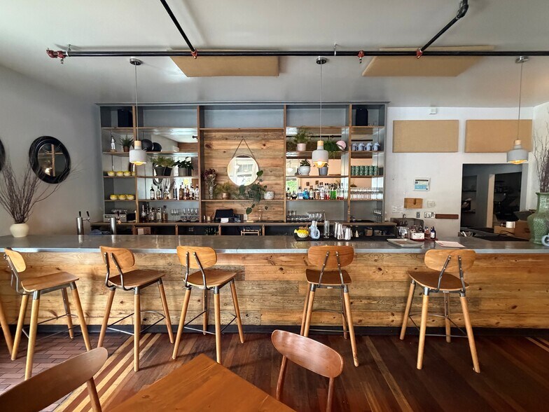 More Photos Of 2039 SE Clinton St, Portland Storefront Retail Residential For Lease
