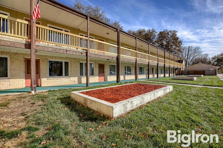 More Photos Of 1004 18th St, Belleville Apartments For Sale