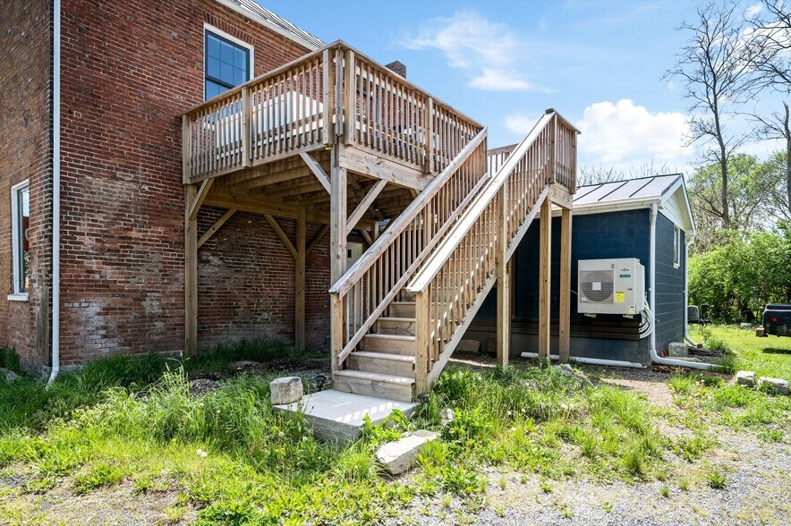 More Photos Of 7211 Queen St, Middleway Flex For Sale