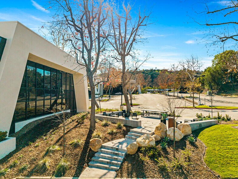 More Photos Of 5000 N Parkway Calabasas, Calabasas Unknown For Lease