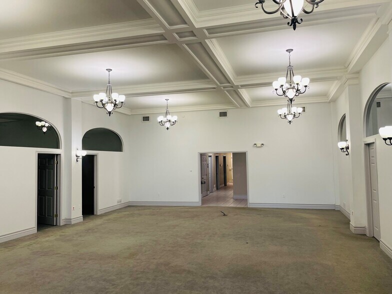 More Photos Of 1401 E Douglas Ave, Wichita Office For Lease