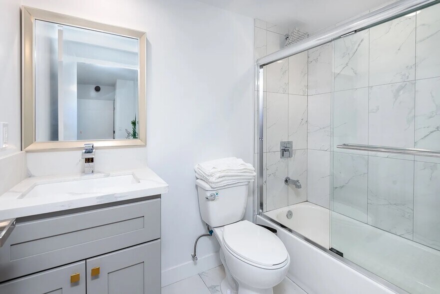 More Photos Of 1151 S Ardmore Ave, Los Angeles Apartments For Sale
