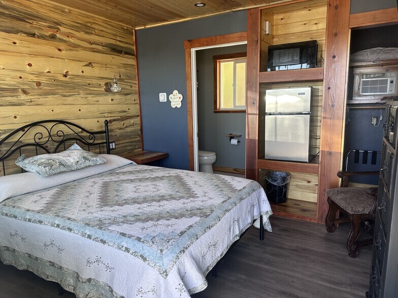 More Photos Of 430 S C St, Virginia City Hotel For Sale