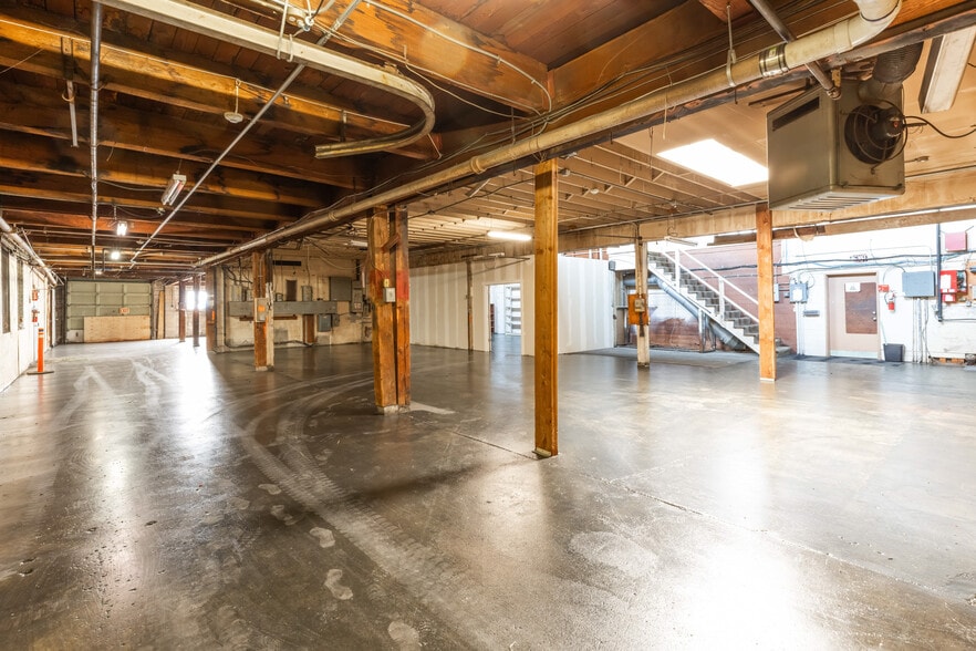 More Photos Of 2752 6th Ave S, Seattle Warehouse For Lease