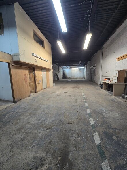 More Photos Of 19 W 9th St, Brooklyn Warehouse For Lease