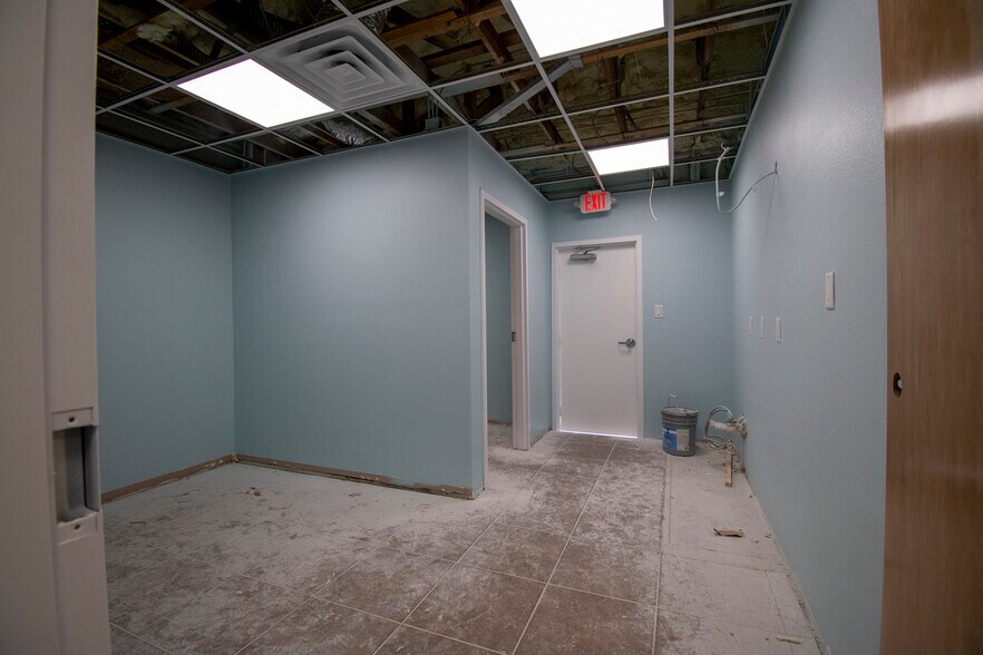 More Photos Of 4535 Tamiami Trl, Port Charlotte Office For Lease