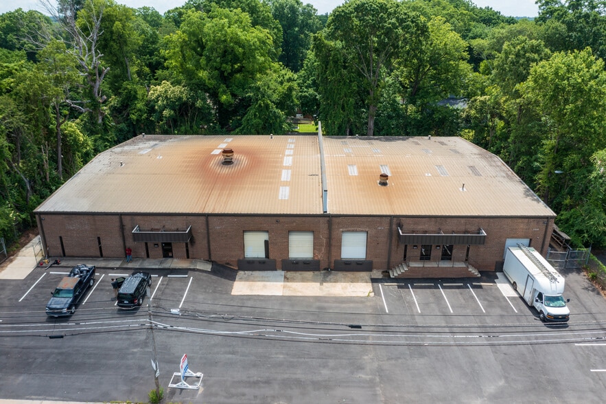 More Photos Of 2908-2918 N Graham St, Charlotte Warehouse For Lease