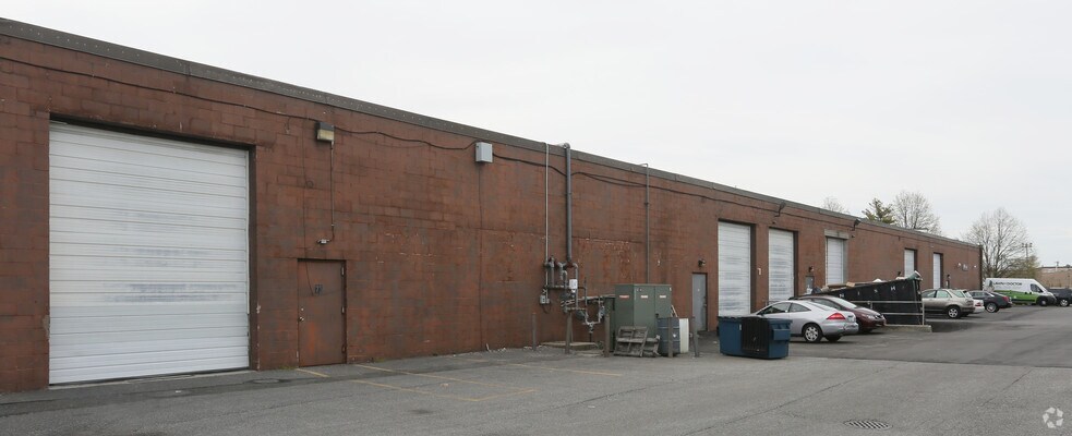 More Photos Of 65-79 E Jefryn Blvd, Deer Park Warehouse For Sale